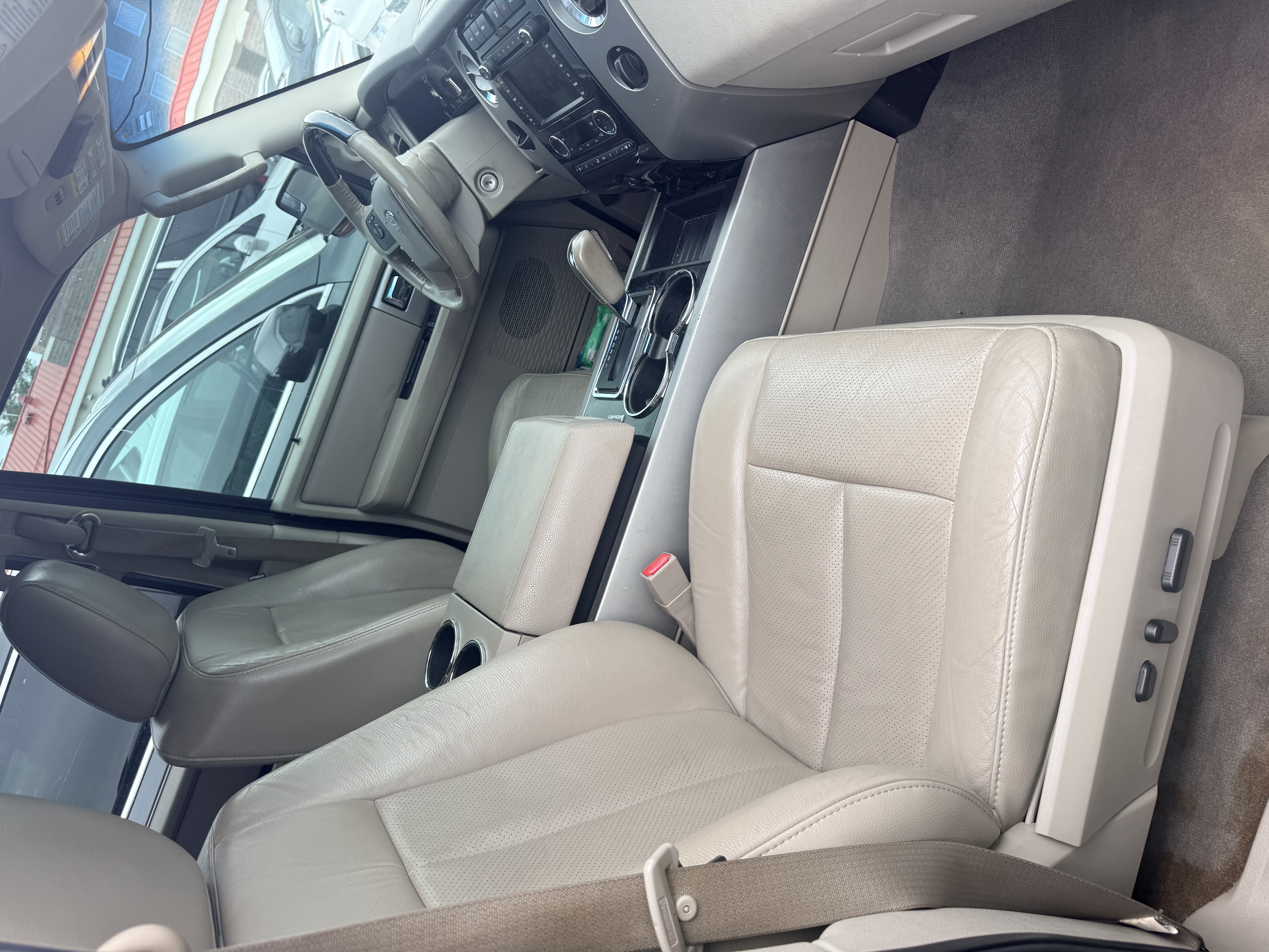 Used 2013 Ford Expedition Limited RWD image 14