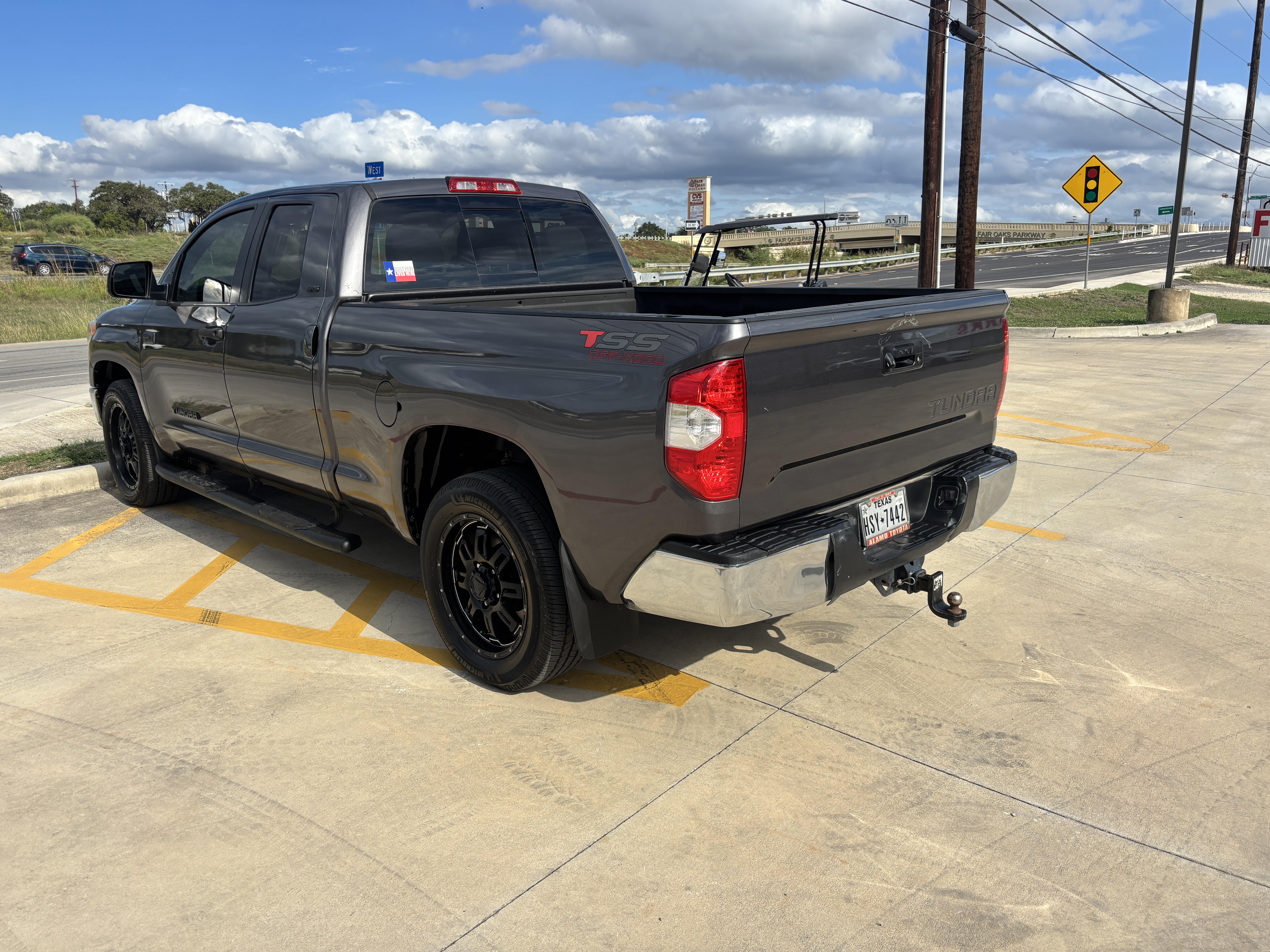 Used 2016 Toyota Tundra SR5 w/ SR5 Upgrade Package RWD image 2