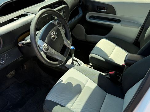 Used 2013 Toyota Prius C Two FWD image 10