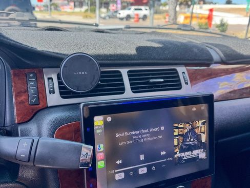 Used 2010 Chevrolet Avalanche LTZ image 11