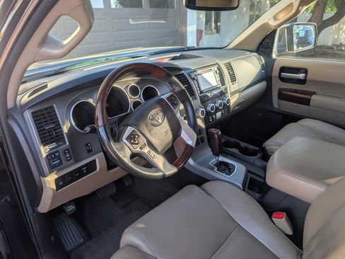 Used 2015 Toyota Sequoia Platinum image 12