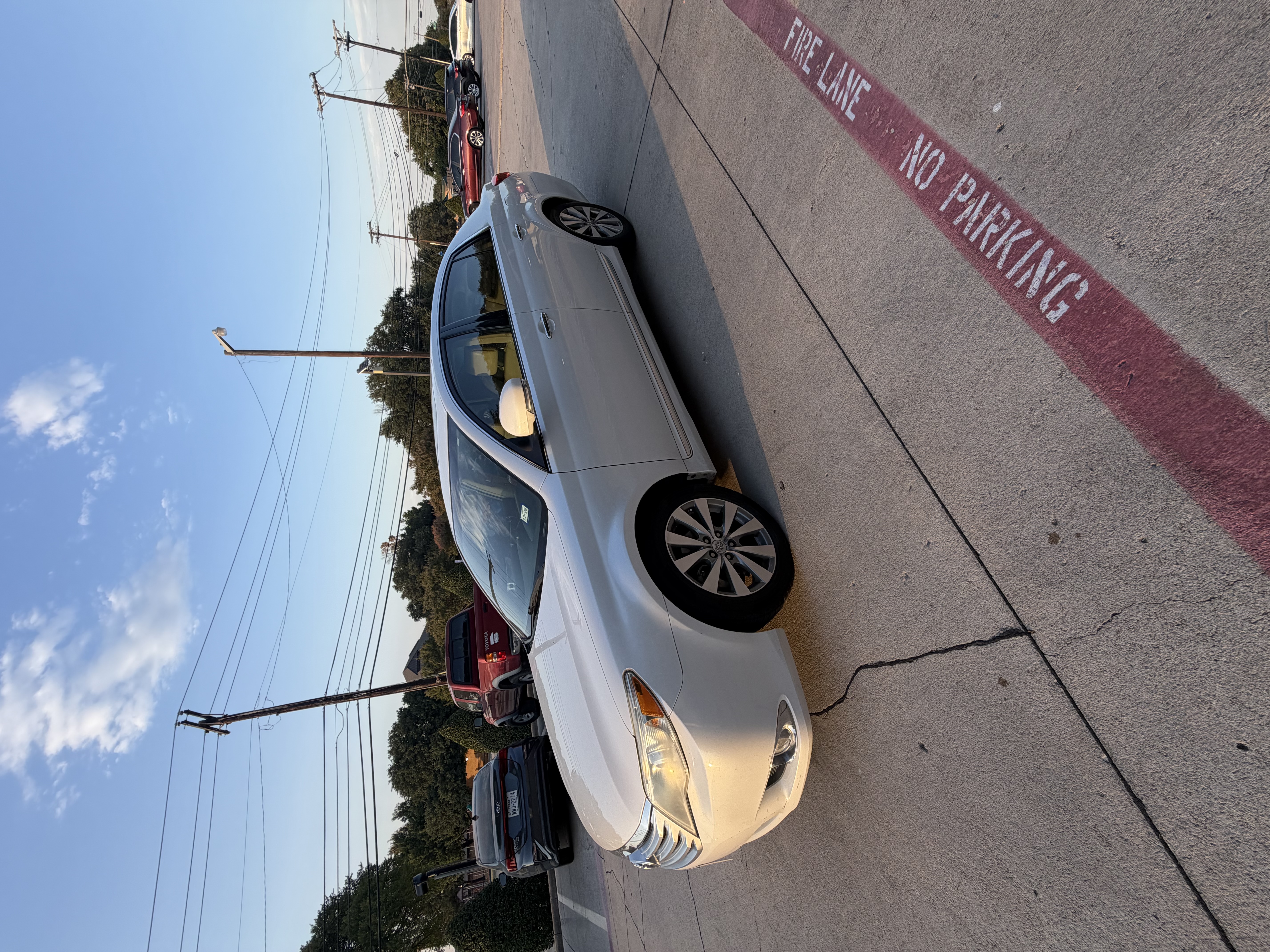 Used 2012 Toyota Avalon Limited FWD image 1