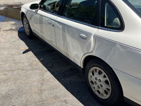 Used 2002 Saturn L-Series L200 w/ Audio Pkg 2 FWD image 5