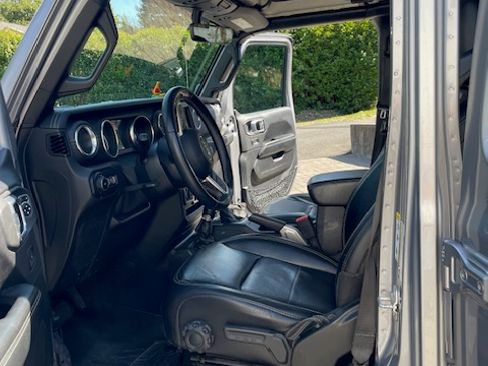 Used 2019 Jeep Wrangler Unlimited Sahara image 11