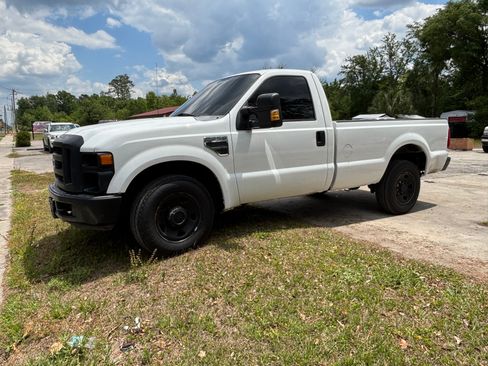 Used 2010 Ford F250 XLT RWD image 1
