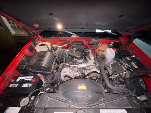 Used 1999 Chevrolet Tahoe Sport Utility 2D w/ Preferred Equipment Group image 11