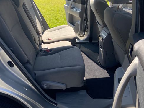 Used 2013 Toyota Highlander Plus FWD image 12