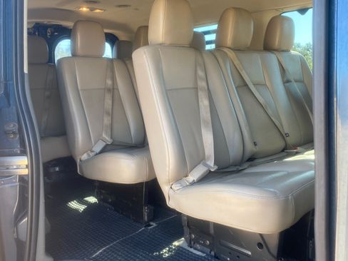 Used 2020 Nissan NV 3500 SL image 9