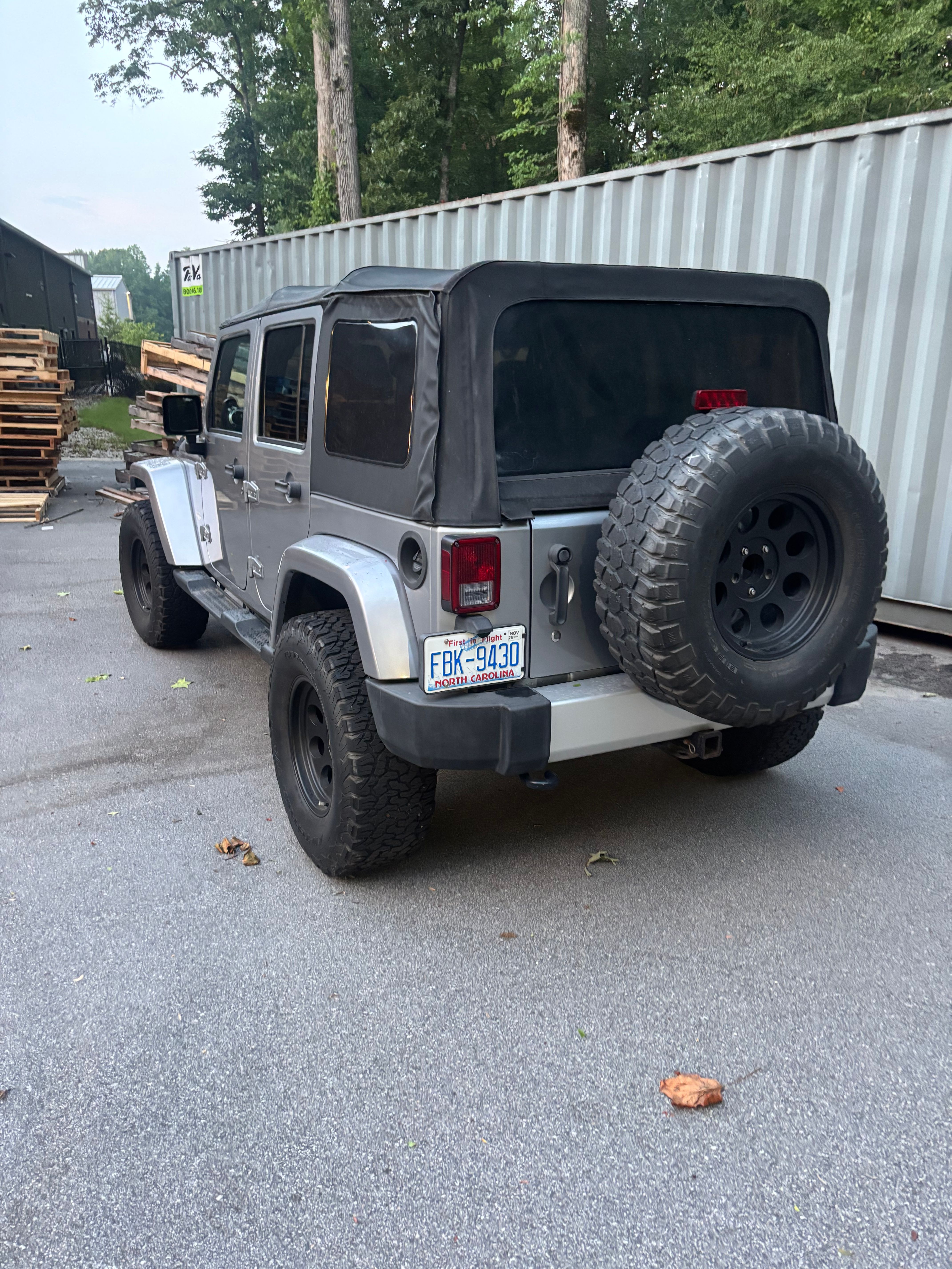 Used 2013 Jeep Wrangler Unlimited Sahara w/ Connectivity Group AWD/4WD image 10