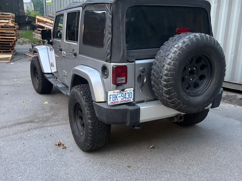 Used 2013 Jeep Wrangler Unlimited Sahara w/ Connectivity Group AWD/4WD image 10