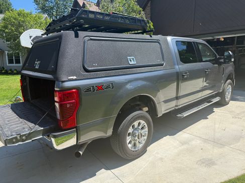 Used 2022 Ford F250 XLT AWD/4WD image 2