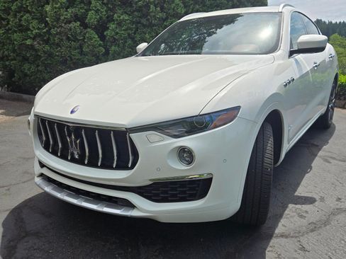 Used 2019 Maserati Levante S GranLusso AWD/4WD image 2