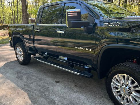 Used 2023 Chevrolet Silverado 2500 High Country w/ Z71 Off-Road Package AWD/4WD image 4