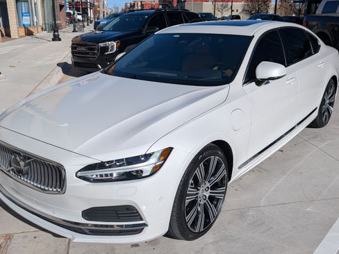 Used 2023 Volvo S90 T8 Ultimate image 4