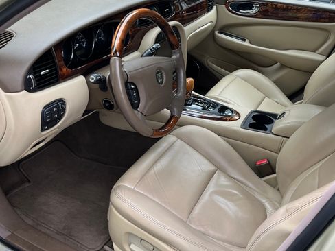 Used 2006 Jaguar XJ8 RWD image 14