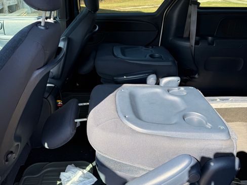 Used 2003 Dodge Grand Caravan Sport image 18