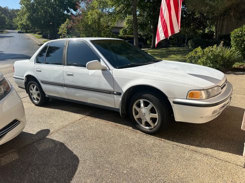 Used 1993 Honda Accord LX image 1