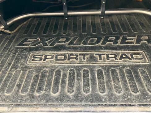 Used 2004 Ford Explorer Sport Trac XLT image 13