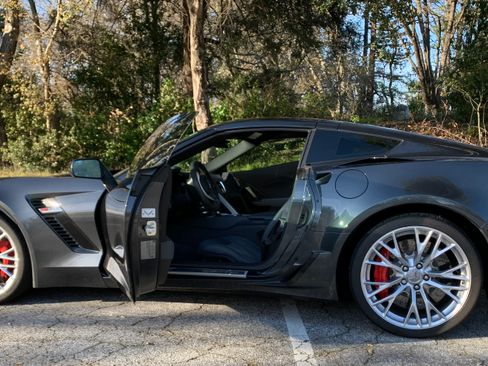 Used 2017 Chevrolet Corvette Z06 w/ Z07 Performance Package image 9