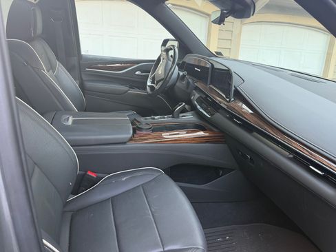 Used 2021 Cadillac Escalade Premium Luxury image 12