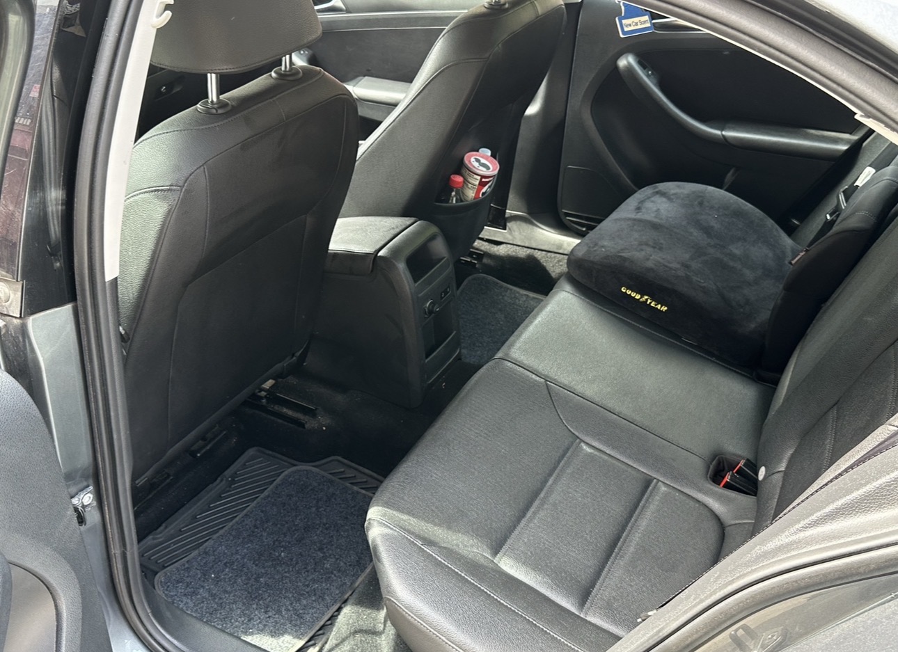 Used 2011 Volkswagen Jetta SE FWD image 5