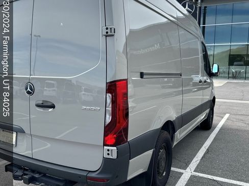 Used 2023 Mercedes-Benz Sprinter 2500 image 3