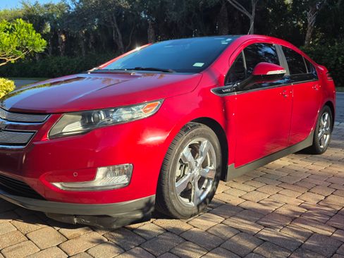 Used 2012 Chevrolet Volt Premium w/ Premium Trim Package image 2