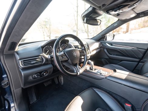 Used 2021 Maserati Levante image 22