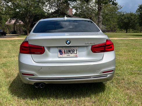 Used 2017 BMW 330i Sedan RWD image 4