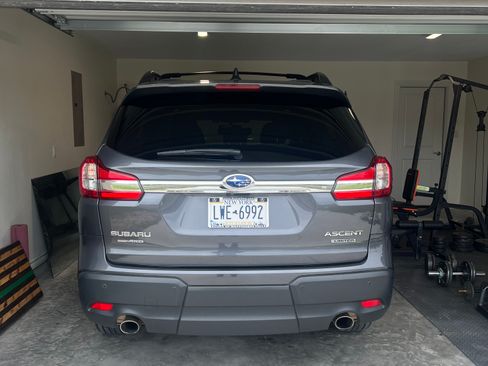 Used 2022 Subaru Ascent Limited image 2