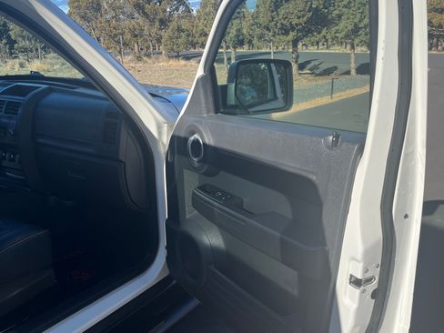 Used 2007 Dodge Nitro SXT image 17