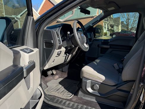 Used 2016 Ford F150 XLT image 5