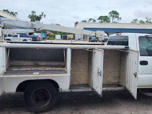 Used 2005 Chevrolet Silverado 3500 2WD Regular Cab w/ Heavy-Duty Power Package image 10