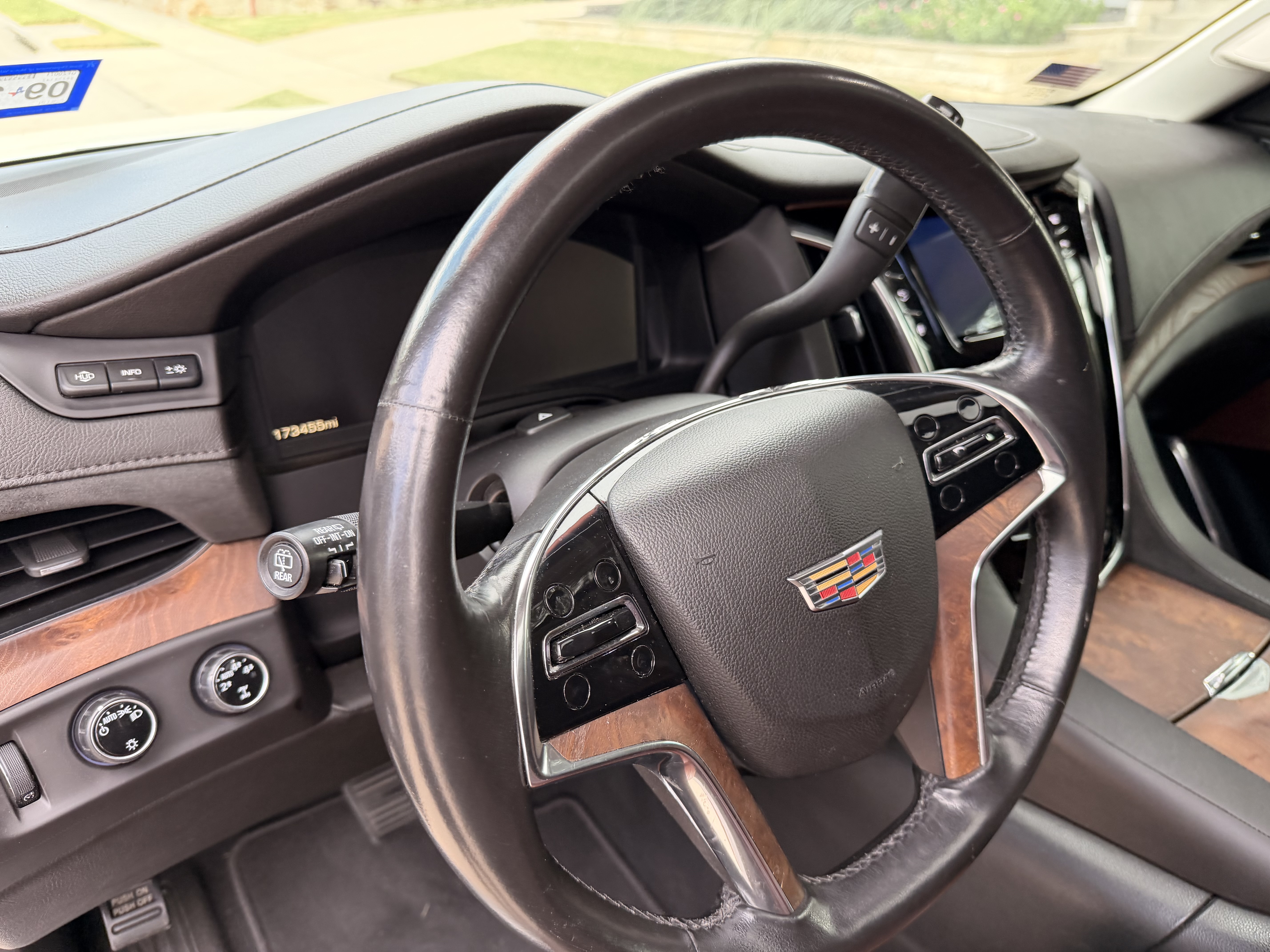 Used 2015 Cadillac Escalade Luxury AWD/4WD image 15