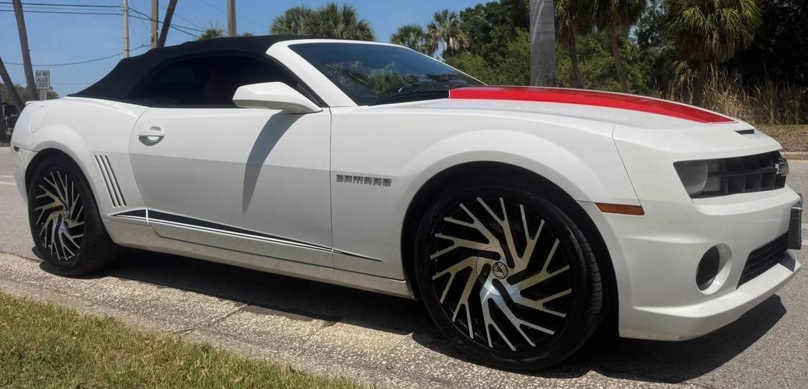 Used 2011 Chevrolet Camaro SS w/ RS Package RWD image 2