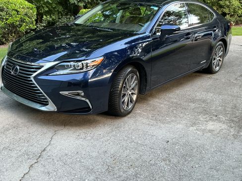 Used 2018 Lexus ES 300h FWD image 9