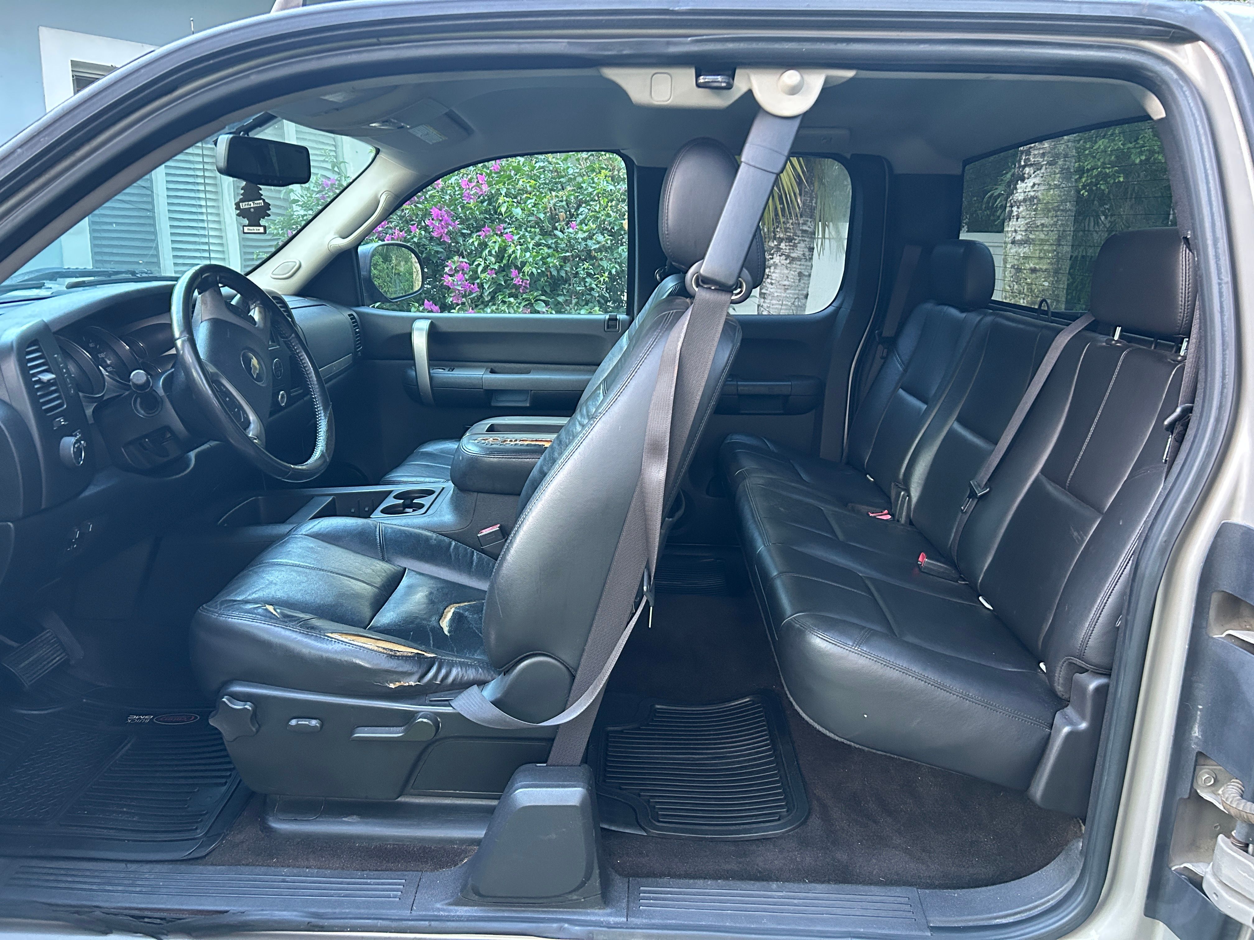 Used 2009 Chevrolet Silverado 2500 LT w/ Exterior Plus Package AWD/4WD image 9