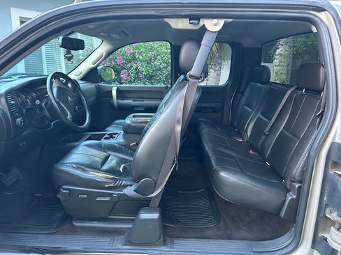 Used 2009 Chevrolet Silverado 2500 LT w/ Exterior Plus Package image 11