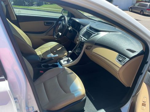Used 2013 Hyundai Elantra Limited w/ Technology Pkg FWD image 10