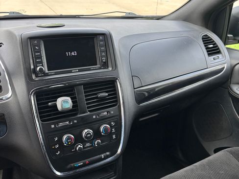 Used 2018 Dodge Grand Caravan SE FWD image 10