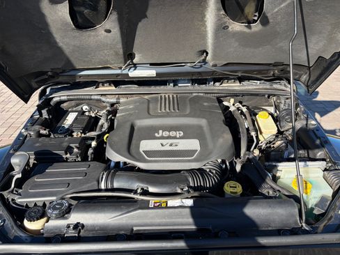 Used 2015 Jeep Wrangler Unlimited Sahara image 11