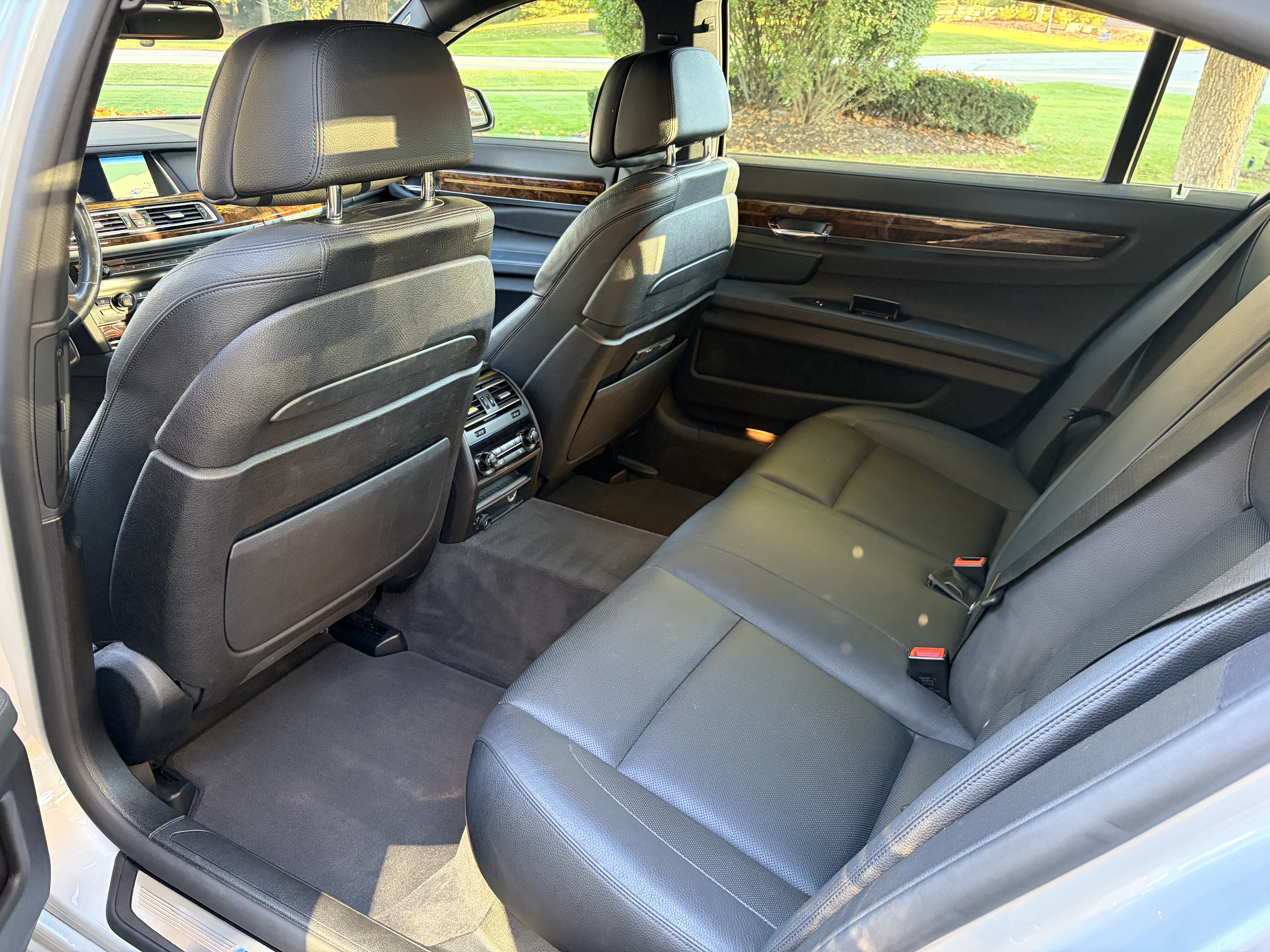 Used 2015 BMW 740Li xDrive AWD/4WD image 9