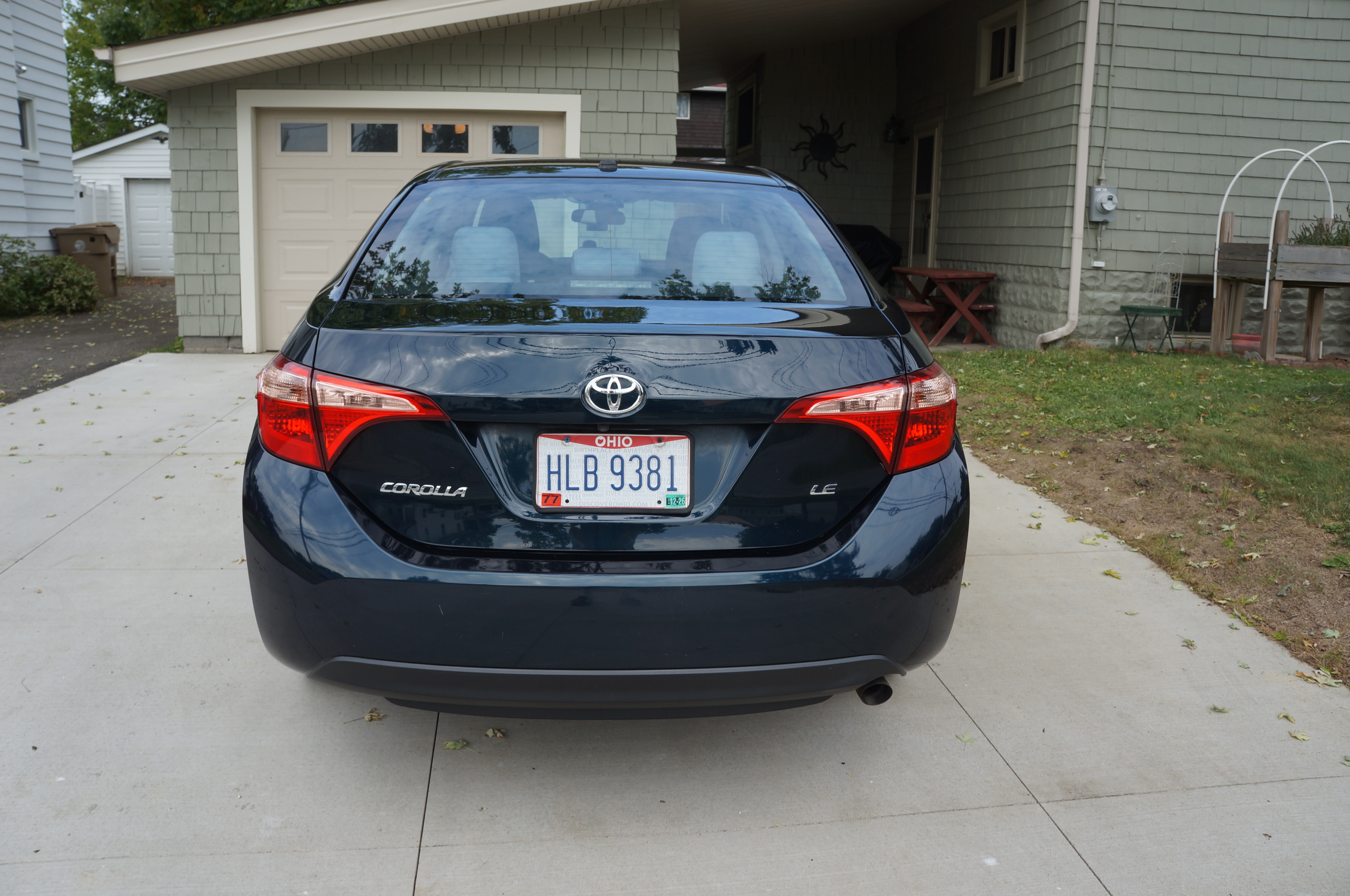 Used 2018 Toyota Corolla LE w/ LE Premium Package w/Moonroof FWD image 8
