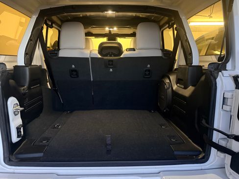 Used 2023 Jeep Wrangler Unlimited Sahara image 6