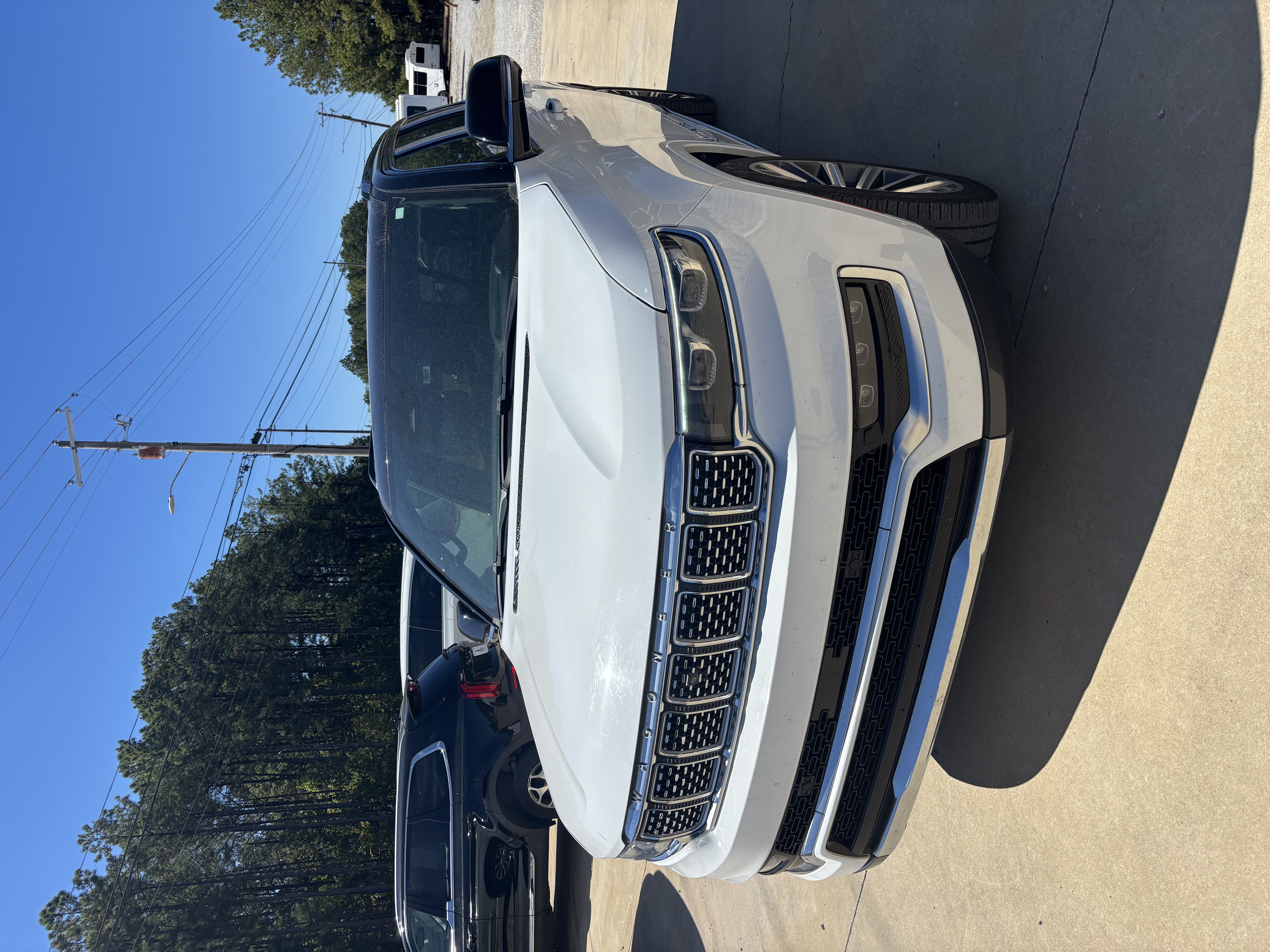 Used 2023 Jeep Grand Wagoneer Series II AWD/4WD image 2