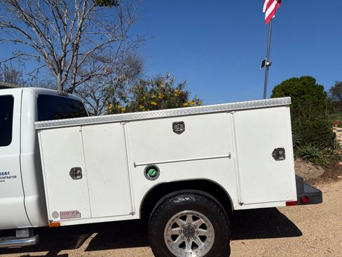 Used 2009 Ford F350 XLT image 4