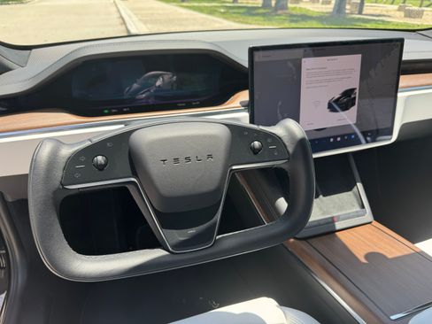 Used 2023 Tesla Model S Standard Range image 11