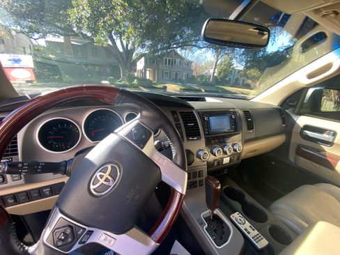 Used 2016 Toyota Sequoia Platinum image 4