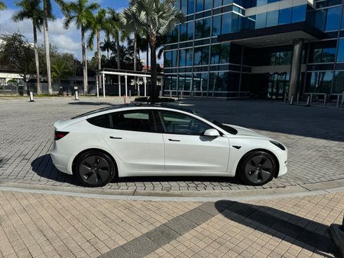 Used 2023 Tesla Model 3 Standard Range image 4