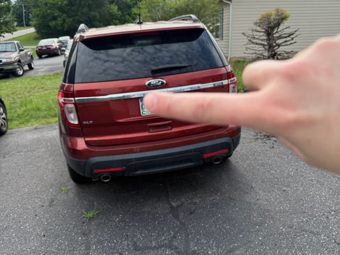 Used 2014 Ford Explorer XLT w/ Equipment Group 202A AWD/4WD image 8